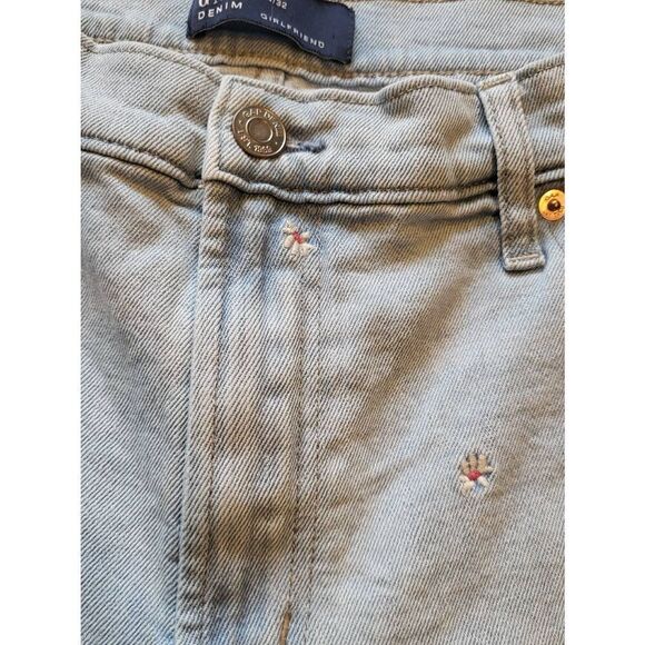 GAP Jeans Women's 14 Blue Light High Rise Girlfriend Raw Hem Embroidered Daisy - Picture 6 of 6